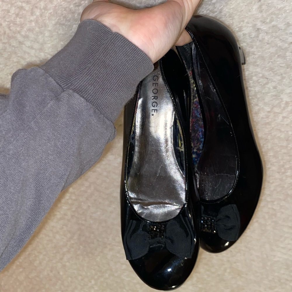 Black glossy, GEORGE heels. size 5